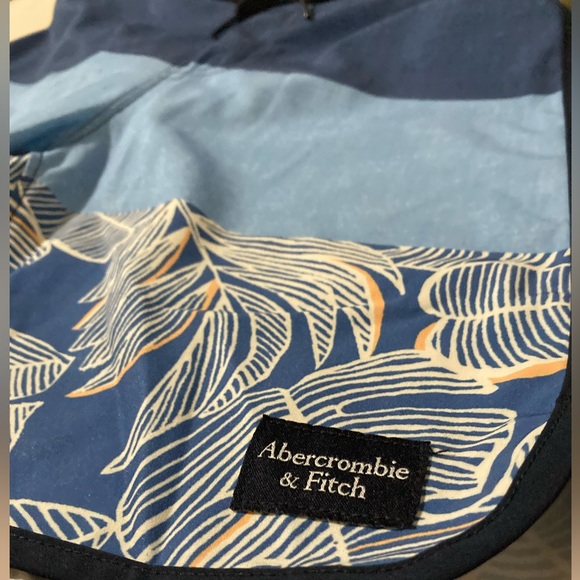 🏄🏼‍♂️Abercrombie Boys Swim Trunks  Size: 7/8 Color: Light Blue Pattern - Picture 13 of 15
